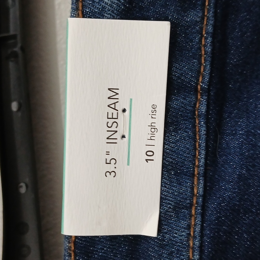 NWT 3.5” Denim Shorts m jeans by Maurices Size 10 High Rise - Picture 7 of 7